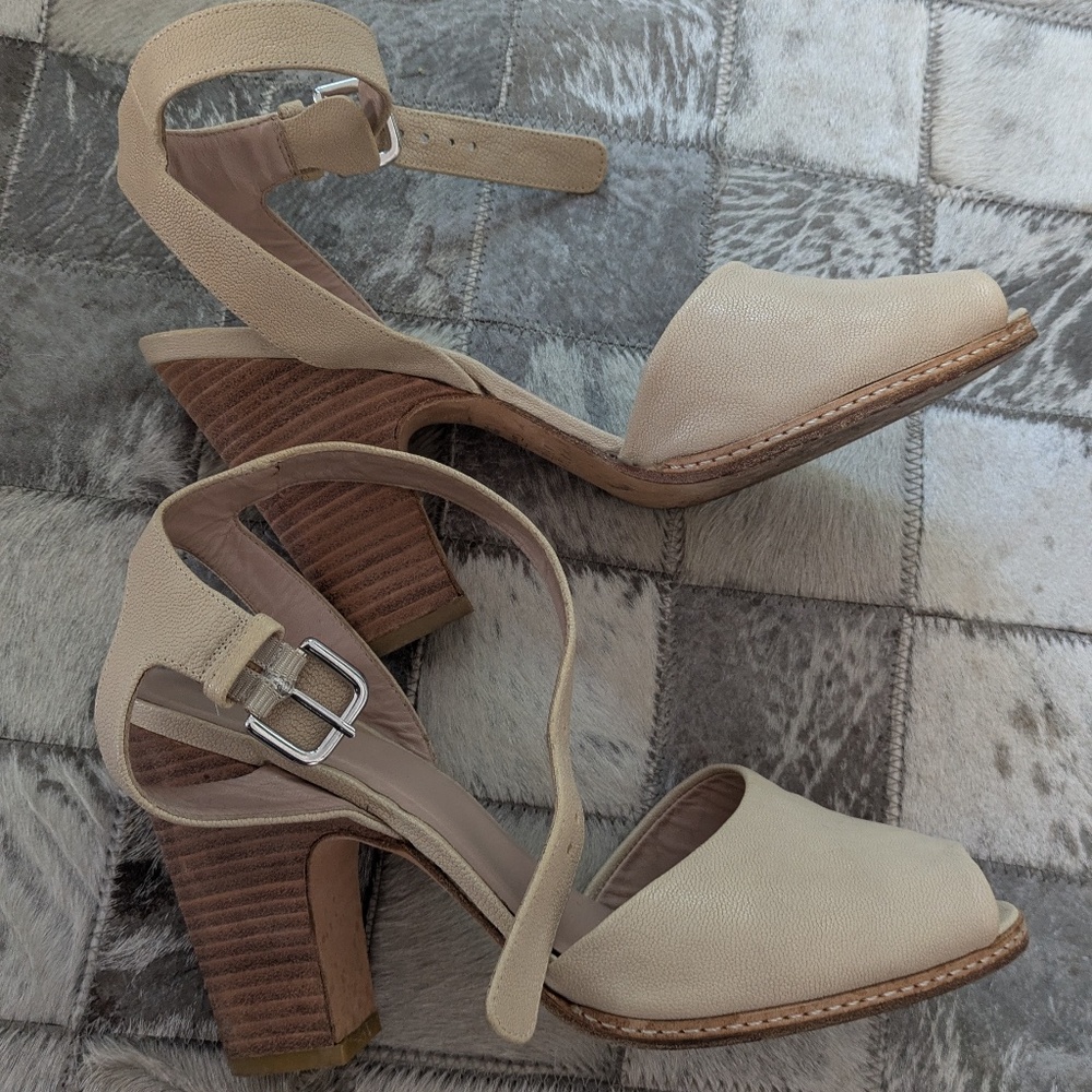 Stuart Weitzman Wood Block Heel Peel Toe Heel in Cream Beige